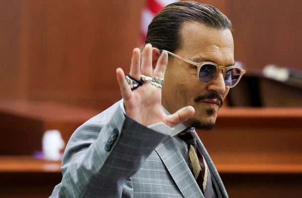 Johnny Depp evita a ir a juicio por empleado que lo acusaba de agresión
