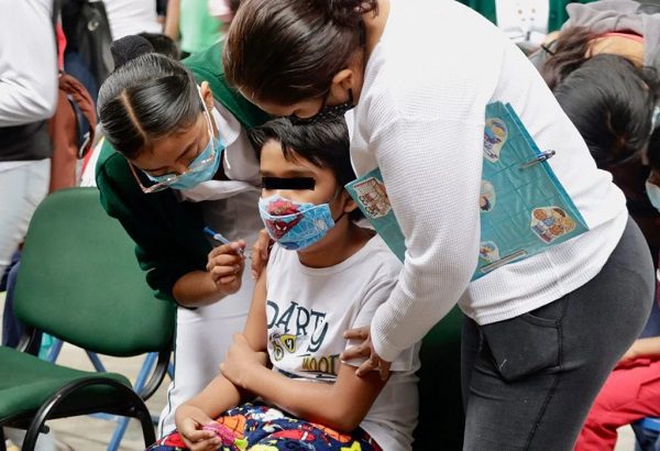 Descartan muerte de niño por recibir vacuna contra covid-19 en Oaxaca