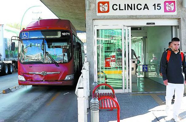 Vinculan a proceso a 2 exfuncionarios de "El Bronco" por requisa de Ecovía