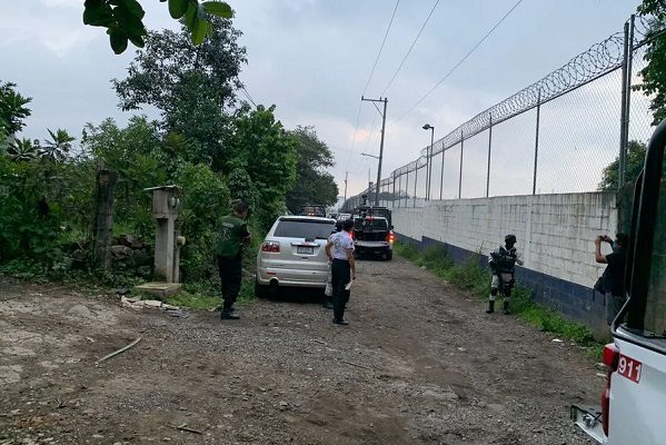 Grupo armado irrumpe en empacadora de aguacate en Uruapan y asesina a 3 hombres