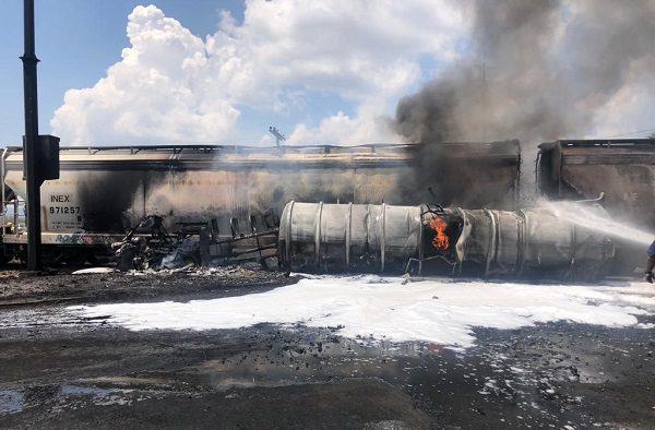 Explota pipa de combustible tras chocar contra tren, en Ciudad Victoria