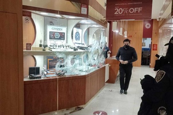 Caen dos sujetos por robo a joyería en Plaza Lindavista, en la GAM