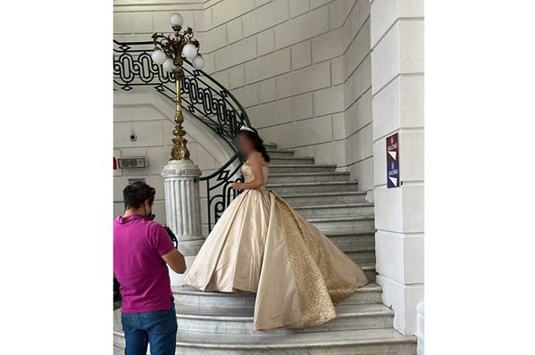 Diputado deja pasar a quinceañera a Congreso de CDMX para tomarse foto