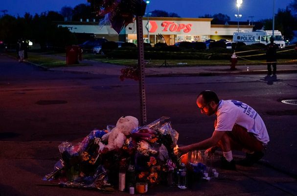 Reabren supermercado de Buffalo tras dos meses de tiroteo que dejó 10 muertos