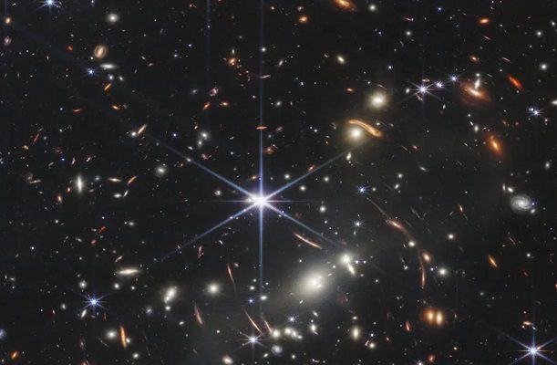 Vaticano asegura que imágenes del telescopio James Webb revelan "poder extraordinario" de Dios: