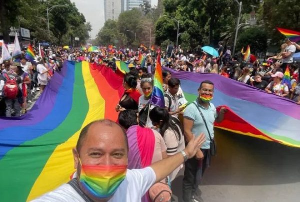 Tribunal de Morelos quita diputación a Roberto Yáñez tras fingir ser gay