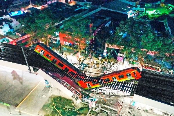 Exfuncionarios imputados por colapso de L12 libran prisión por ahora