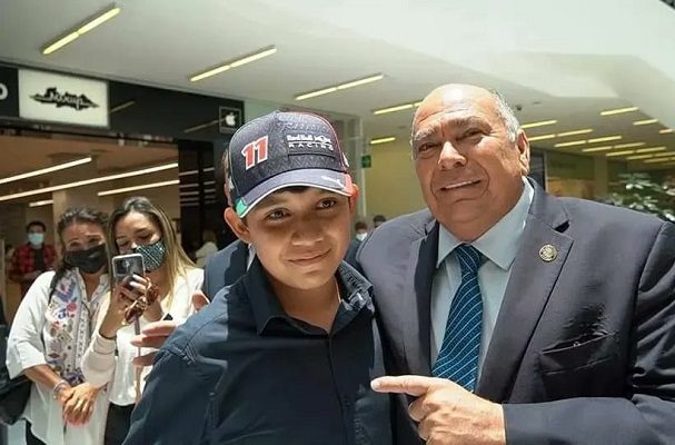 Papá de 'Checo' Pérez cumplirá el sueño de niño que busca conocer a su héroe