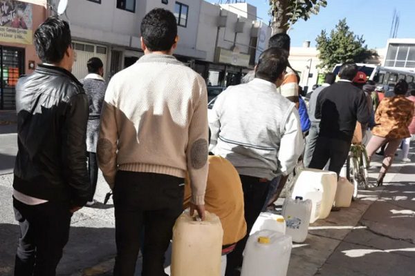 AMLO pide a cerveceras y refresqueras bajar producción ante sequía en NL