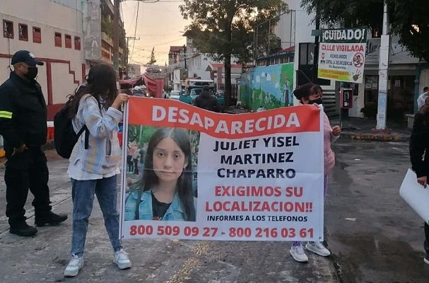 Bloquean calles en Naucalpan por la desaparición de dos jóvenes