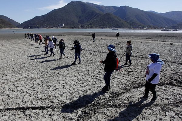 Refresqueras y cerveceras ya perforan pozo y donan agua en NL, asegura gobierno estatal
