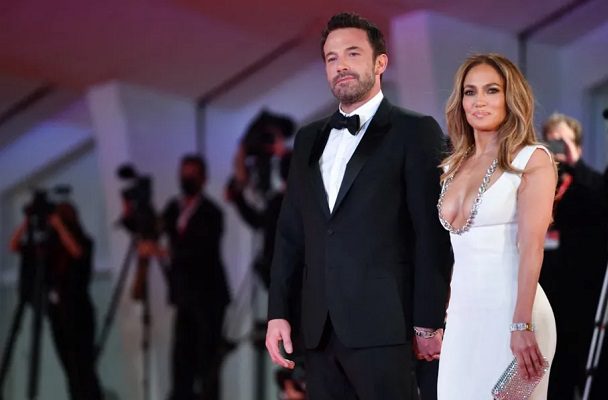 Jennifer López cambia su apellido tras casarse con Ben Affleck