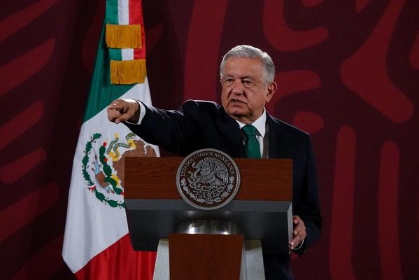 AMLO anuncia plazas para personal médico que enfrentó pandemia de COVID-19