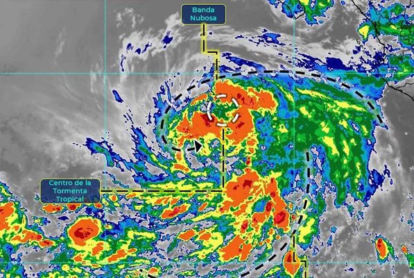 'Estelle' se debilita a tormenta tropical, pero continúan lluvias en Nayarit y Jalisco