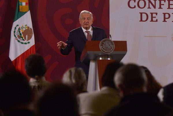 "No va a pasar nada", dice AMLO ante controversia de EU por política energética