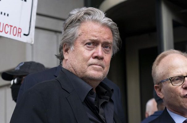 Steve Bannon, aliado de Trump, es hallado culpable de desacato