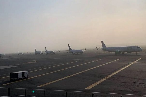 Se restablecen operaciones en pista del AICM afectada por bache