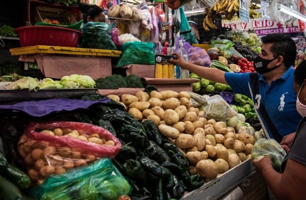 Moody's prevé prolongada inflación y recesión en México en 2023