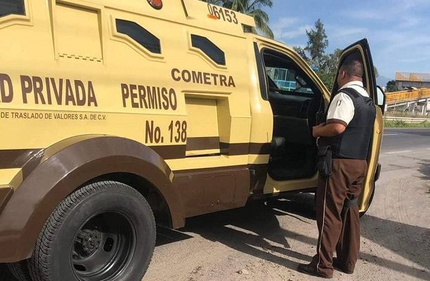 Perrito muere tras ser atado a camioneta de valores en Morelos