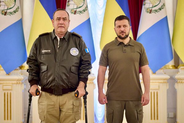 El Presidente de Guatemala visita Ucrania y se solidariza con Zelenski