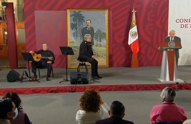 AMLO homenajea a Cuba con cuadro de José Martí y música de Amaury Pérez