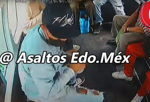 "No traigo nada, sólo mis medicinas", dice abuelita durante asalto en Edomex #VIDEO