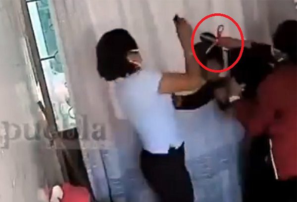 Presidenta de DIF en San Pablo del Monte, Tlaxcala, ataca, golpea e intenta rapar a mujer