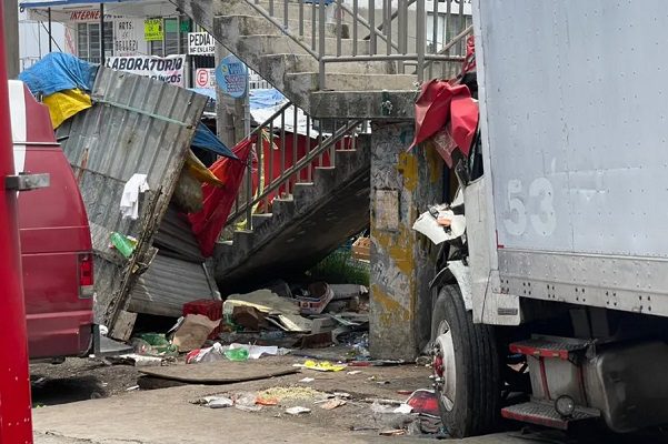 Fallece 'Lupita', niña de 9 años herida tras choque de tráiler en la Naucalpan-Toluca