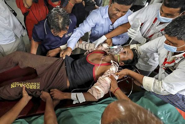 Suben de 28 a 42 los muertos en India por consumir alcohol adulterado