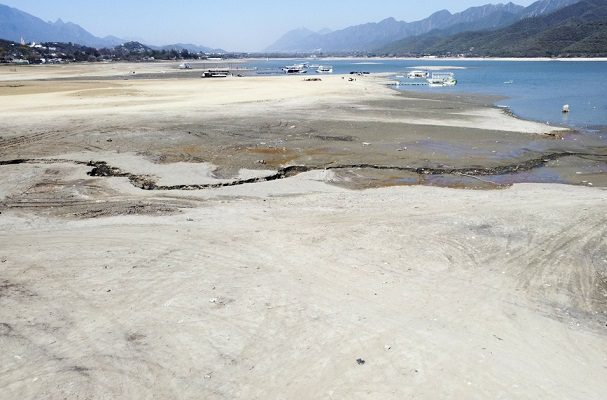 AMLO firma decreto para abastecer agua a Nuevo León