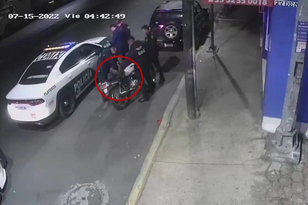 Suspenden a policías de CDMX que sembraron droga a motociclista
