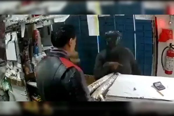 Caen los extorsionadores grabados en un local en la Merced #VIDEO