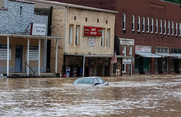 Declaran Kentucky como zona de desastres por inundación que dejó 16 muertos
