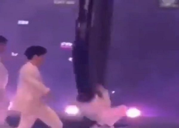 Filtran nuevo #VIDEO de impacto de pantalla sobre miembro de boy band