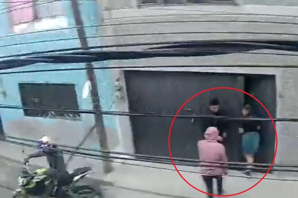 Asalto a madre e hijo afuera de su casa en Ecatepec