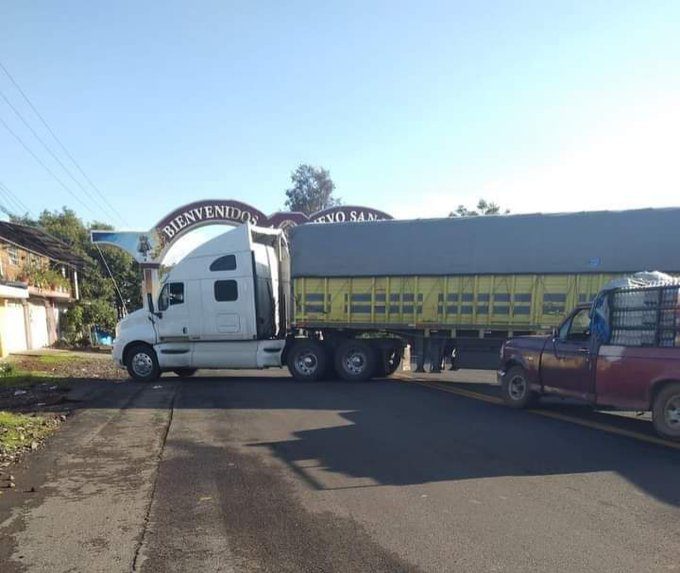 Bloqueo en San Juan Nuevo, Michoacán