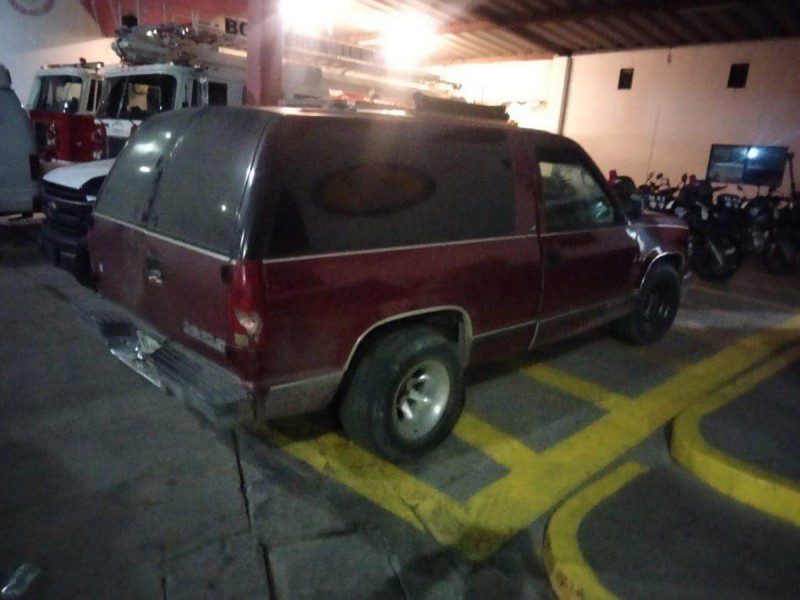 Camioneta en Hidalgo asegurada por transportar a 10 migrantes