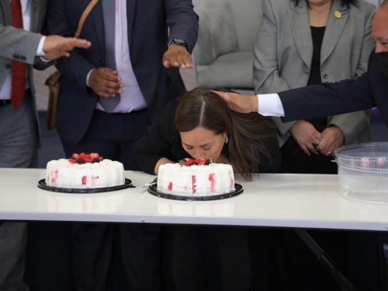 Diputada celebra su cumpleaños en el Congreso de Hidalgo