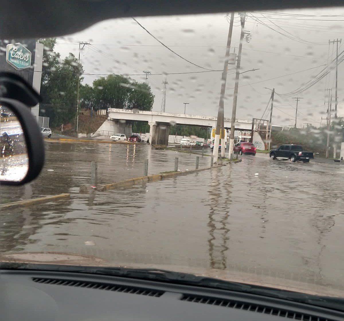 Granizada azota Tecámac y genera inundaciones