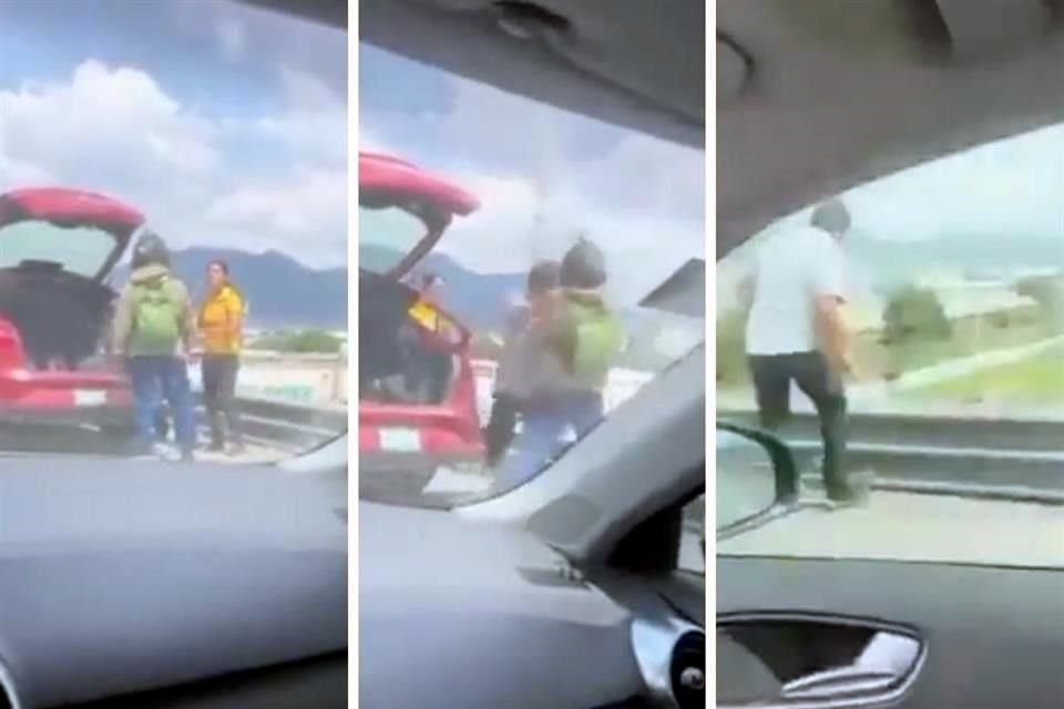 Hombre lanza a un repartidor desde un puente vehicular