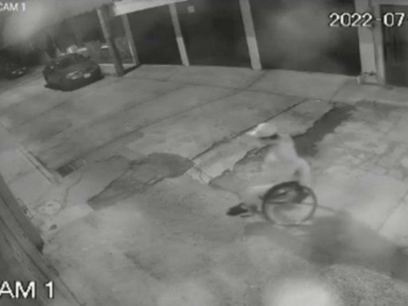 Ladrón en silla de ruedas se roba un autoestéreo