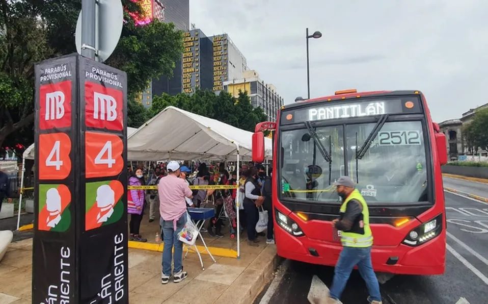 Metrobús ofrece servicio tras el cierre de la Línea 1 del Metro