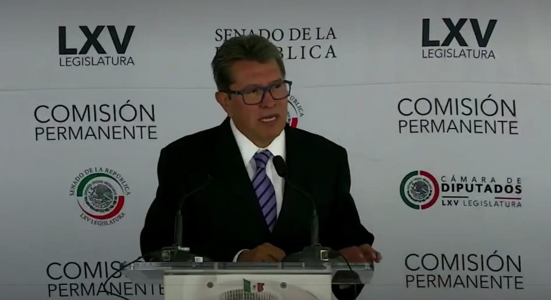 Monreal pide a Morena no alentar confrontación con la Iglesia católica