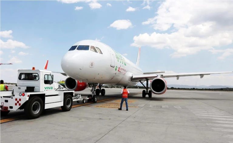 Pasajero de Viva Aerobus causa aterrizaje de emergencia