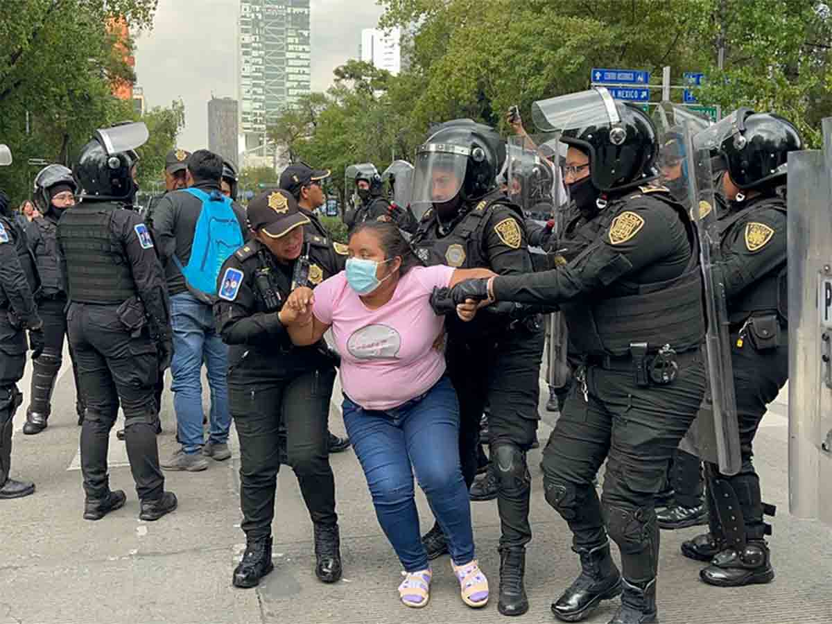 Retiro de manifestantes en Paseo de la Reforma