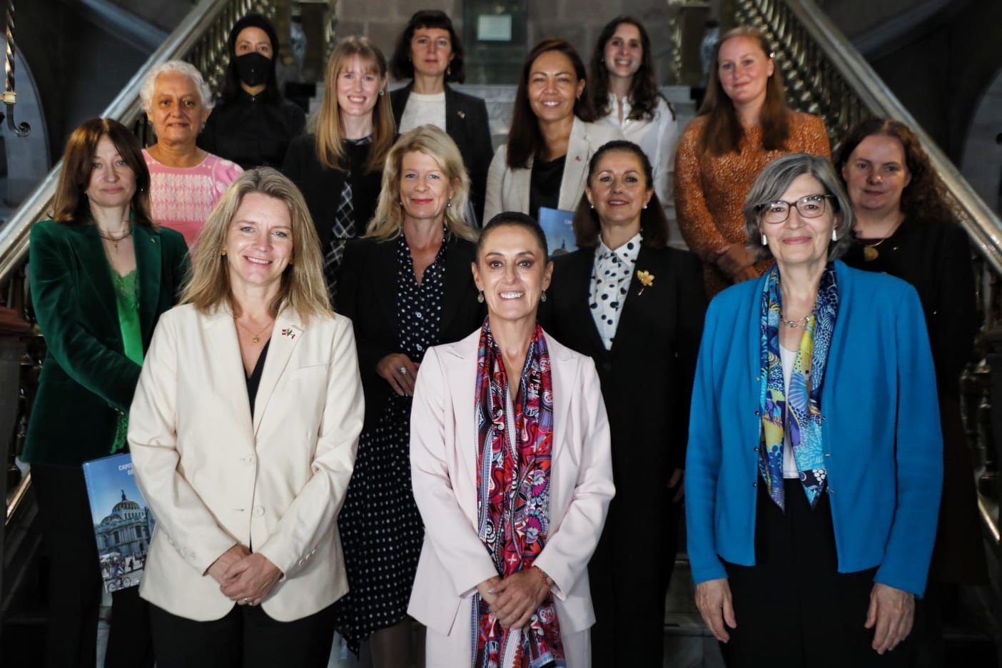 Reunión de Claudia Sheinbaum con embajadoras de ocho países