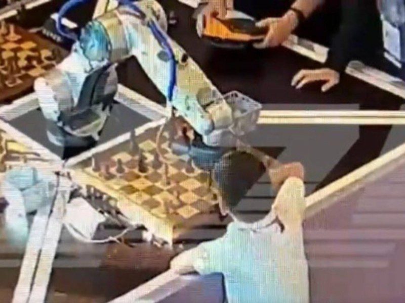 Robot le fractura el dedo a un niño en una partida de ajedrez