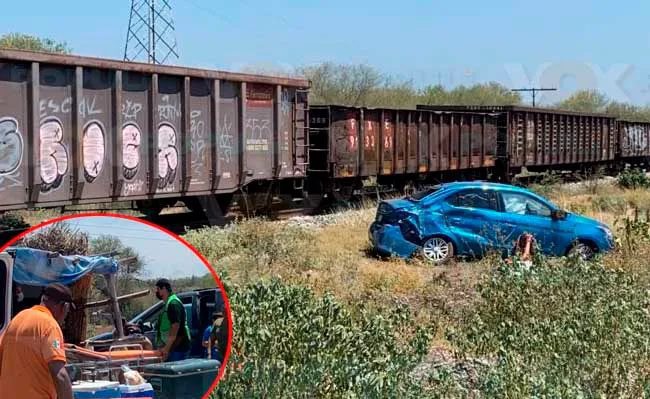 Tren arrastra un auto en Tamaulipas