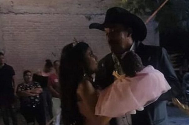Quinceañera se desmaya bailando en su fiesta y muere horas después, en Coahuila