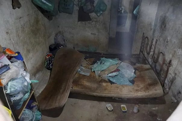 Hombre mantuvo a su esposa e hijos encerrados en su casa durante 17 años